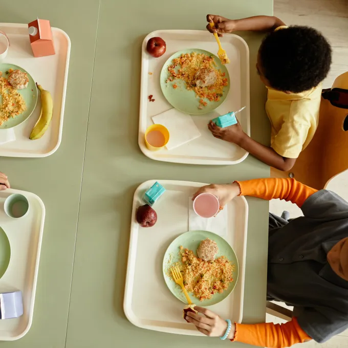 There is no pattern of evidence that federal food assistance programs such as school meals and grocery benefits promote unhealthy weight in children, according to a comprehensive analysis by researchers at Washington University in St. Louis’ School of Public Health and Brown School. (Photo: Getty Images)